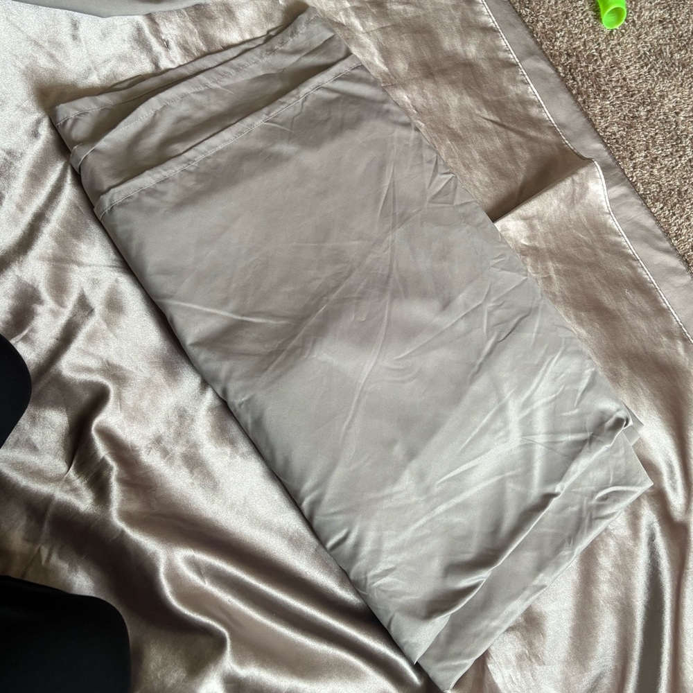 London Fog full size gray top sheet